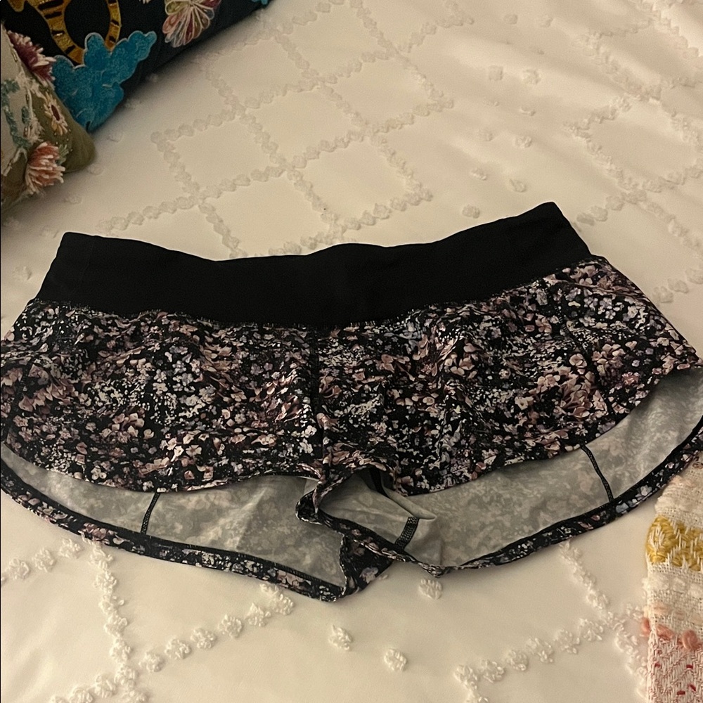 Lululemon 2.5 Speed Up Shorts Floral Pattern